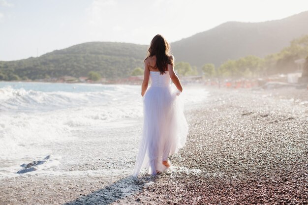 Località balneare di viaggio della sposa. Vista mare e spiaggia ai tropici