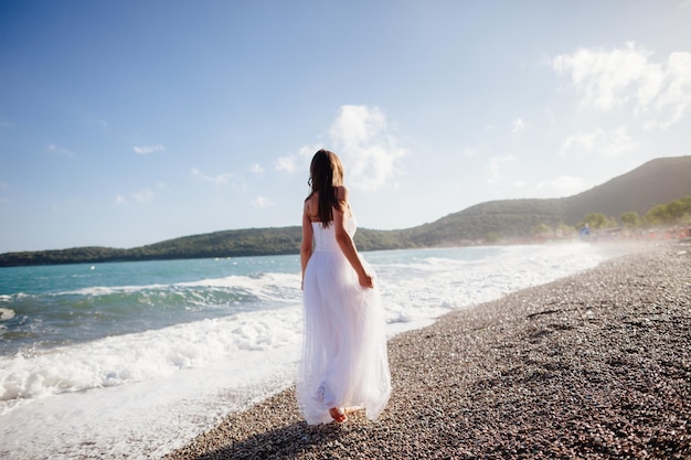 Località balneare di viaggio della sposa. Vista mare e spiaggia ai tropici