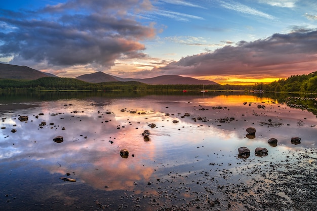 Loch Morlich al tramonto