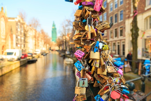 Lock Rituel da Amsterdam che parla di amore infinito