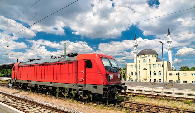 Locomotive elettriche del trasporto alla stazione di kehl nel badenwuerttemberg germania