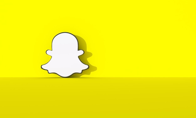 Logo Snapchat su sfondo giallo muro con ombra dura e spazio per testo e grafica Rendering 3d