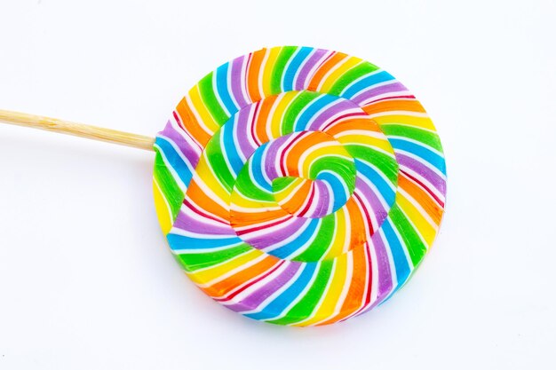 Lollipop arcobaleno su sfondo bianco