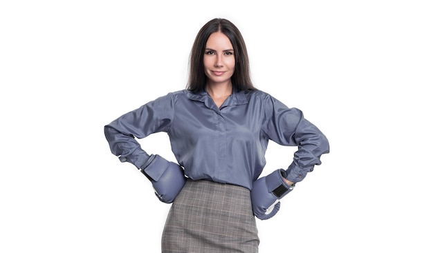 lotta imprenditrice di successo nella battaglia aziendale concetto di business leader businesswoman leader nella battaglia aziendale isolato su sfondo bianco leader professionale imprenditrice in studio