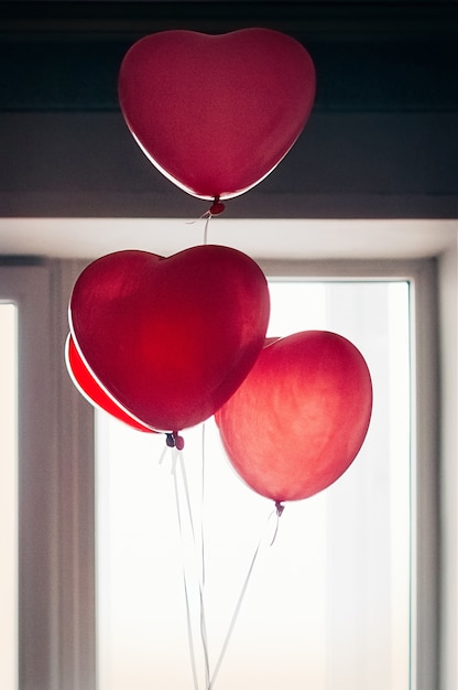 Love Heart Balloons Retro contro la finestra