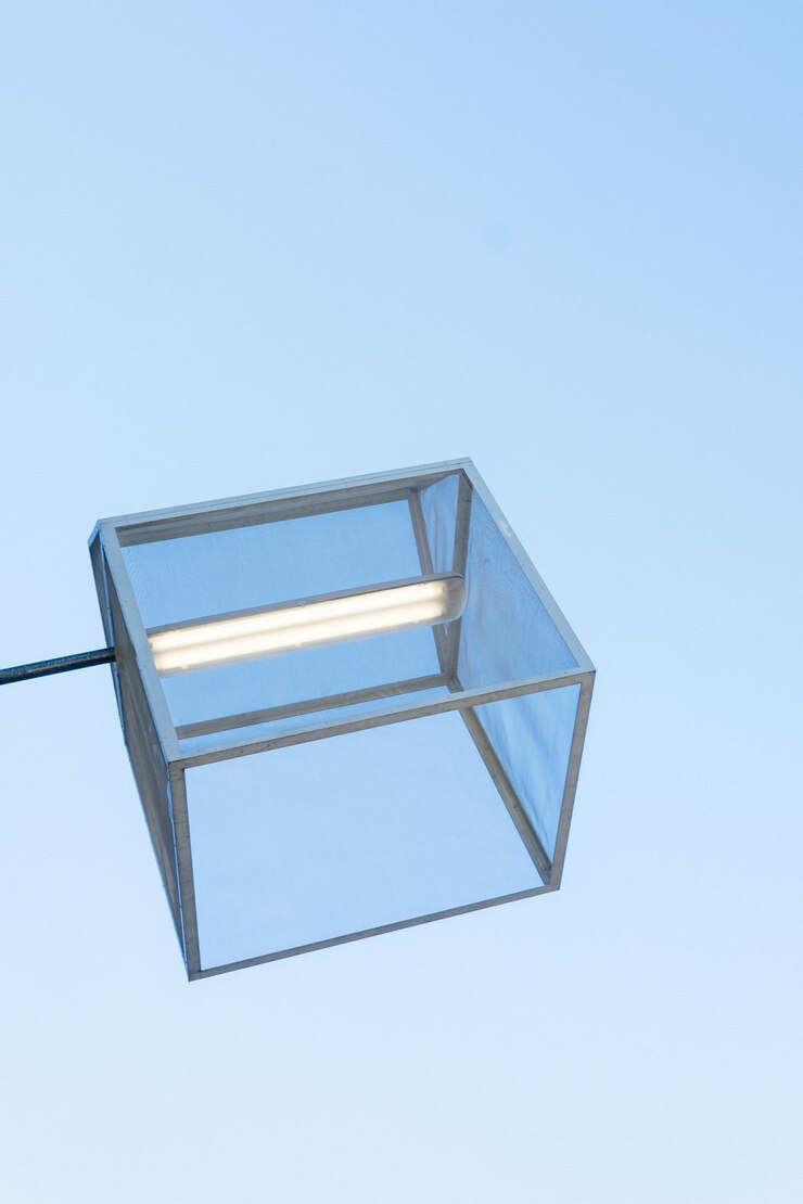Photo low angle view of metallic structure against clear blue sky