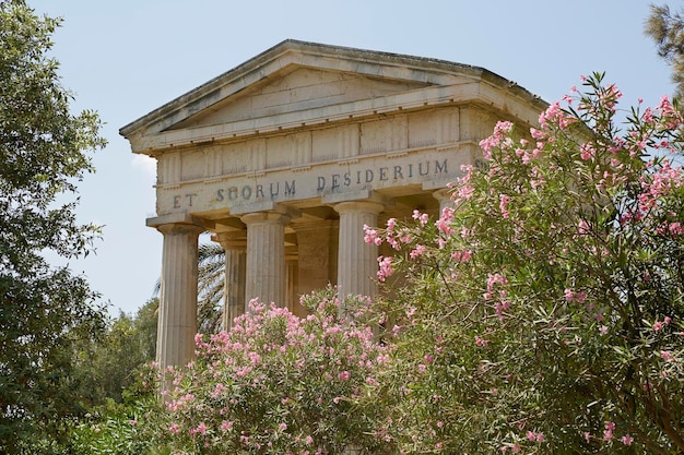 Lower Barrakka Gardens con memoriale neoclassico La Valletta Malta