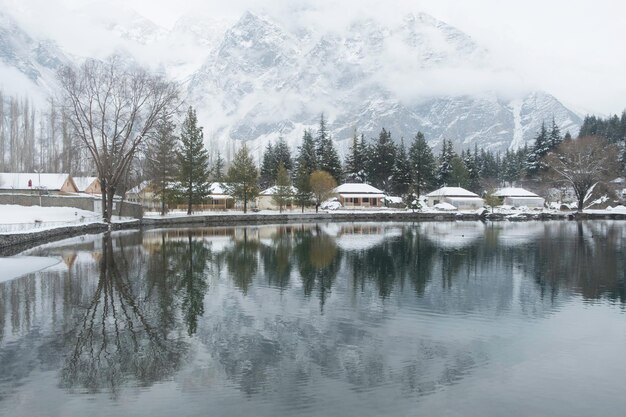 LowerKachuraLakeInWinterSeason