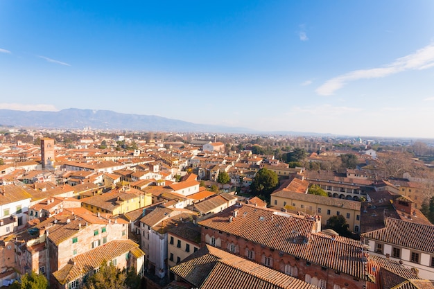 Lucca dalla Torre Guinigi. punto di riferimento italiano. Veduta aerea di Lucca.