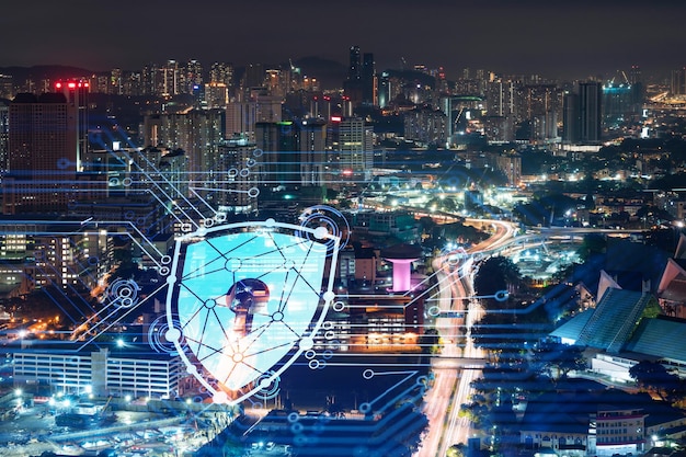 Lucchetto luminoso ologramma notte panoramica città vista di Kuala Lumpur Malesia Asia Il concetto di scudi di sicurezza informatica per proteggere le aziende KL Doppia esposizione