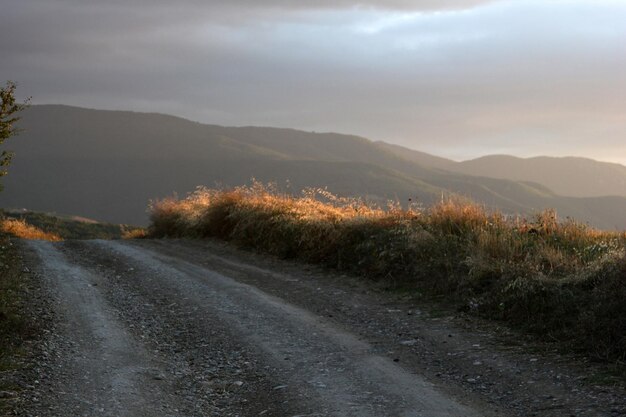 Luce che cade dal cielo sulla terra