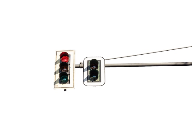 Luce di traffico rossa isolata su un segnale di arresto bianco trasparente