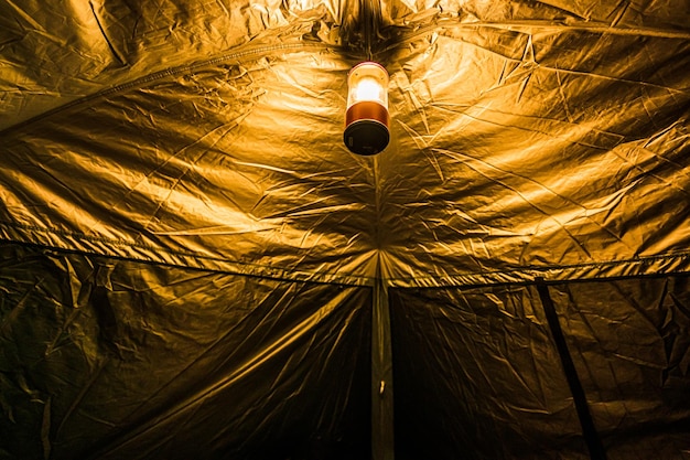 Luce nella tenda