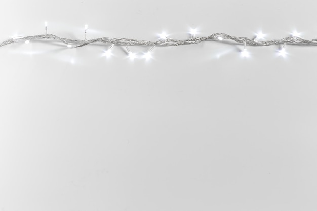 Luci di Natale isolate su sfondo bianco