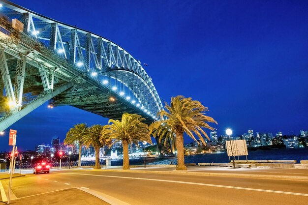 Luci notturne di Sydney Harbour Bridge, Australia.