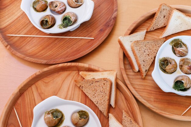 Lumaca di delicatezza francese sulla vista dall'alto della Borgogna