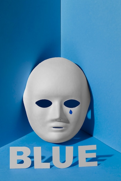 Lunedì blu con maschera per il viso che piange