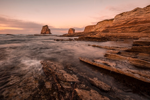 Lunga esposizione nelle sorelle di Hendaye. Francia