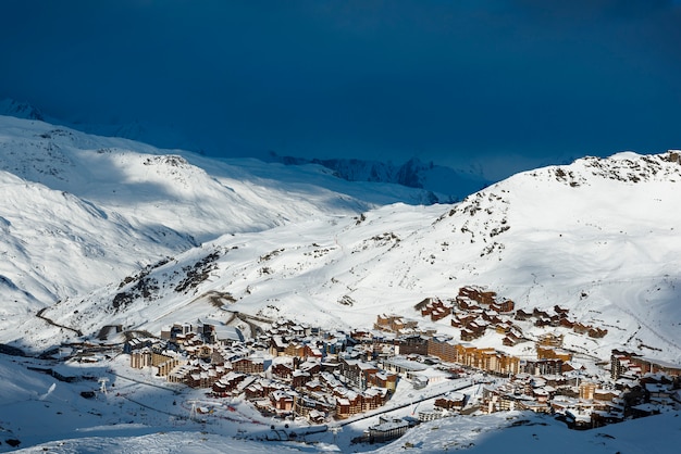 Lungo la montagna sopra la Val Thorens, in Francia.