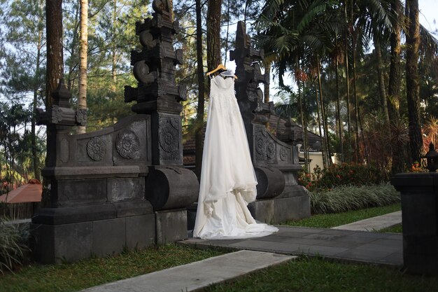 Lussuoso abito da sposa indossato durante la cerimonia