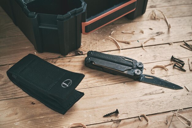 LV UKIVRAINE 21 dicembre 2023 Multitool Leatherman Wave Plus nero