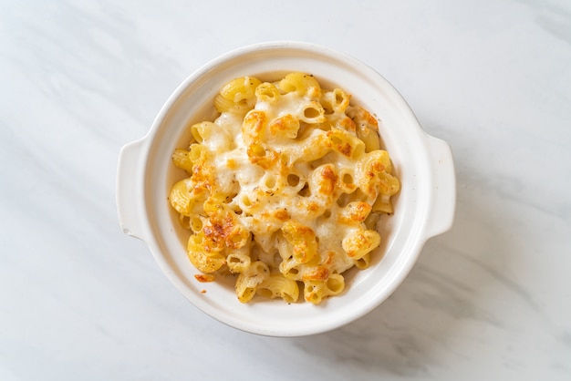 mac e formaggio, pasta di maccheroni in salsa di formaggio. stile americano