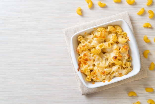 mac e formaggio, pasta di maccheroni in salsa di formaggio. stile americano