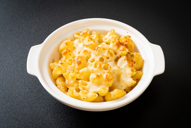 mac e formaggio, pasta di maccheroni in salsa di formaggio - stile americano