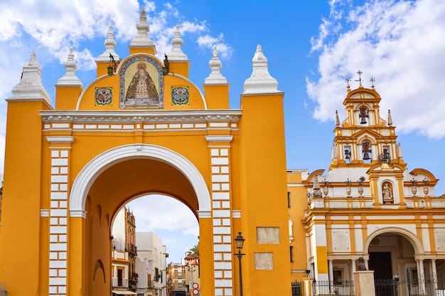 macarena porta ad arco a Siviglia