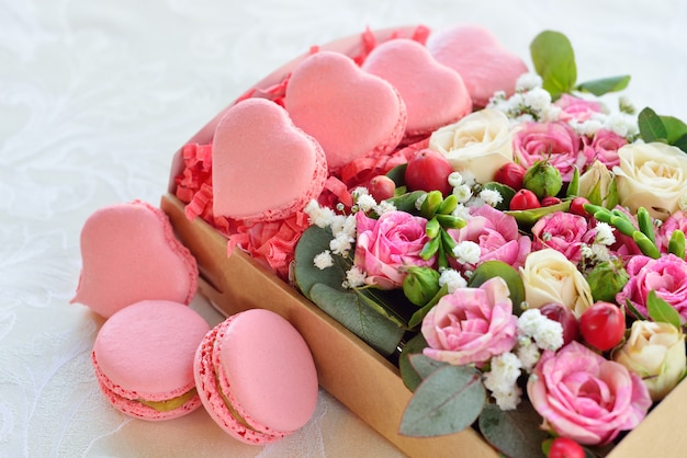 Macaron francese a forma di cuore per San Valentino, con fiori