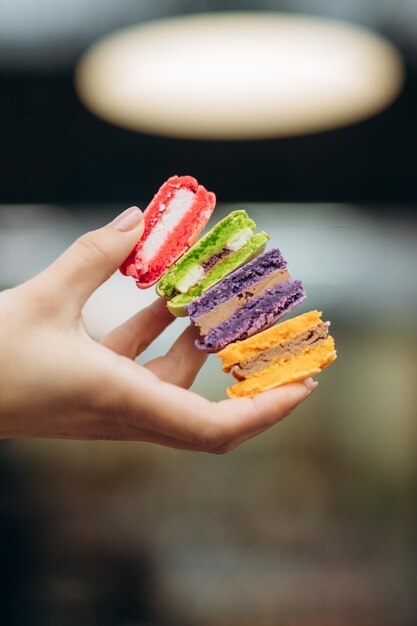 Macarons francesi dolci e colorati