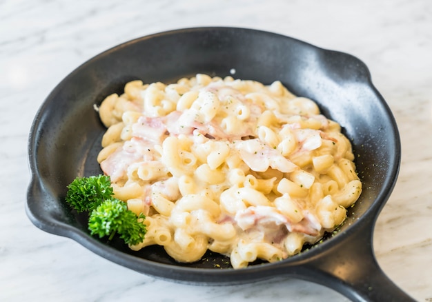 maccheroni con prosciutto e formaggio