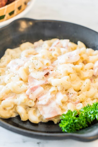 maccheroni con prosciutto e formaggio