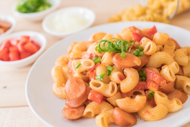 maccheroni con salsiccia