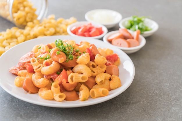 maccheroni con salsiccia