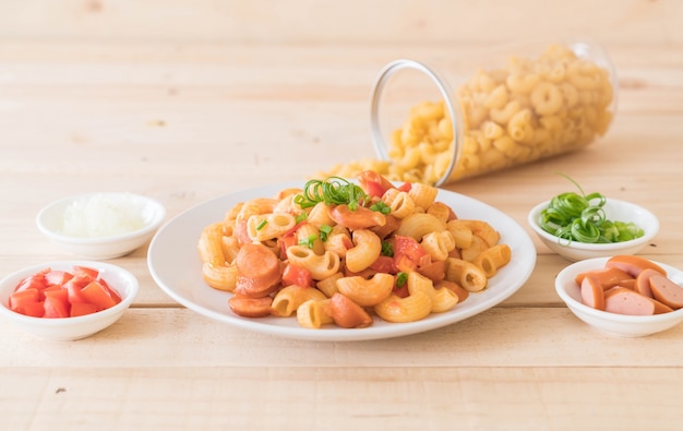 Maccheroni con salsiccia