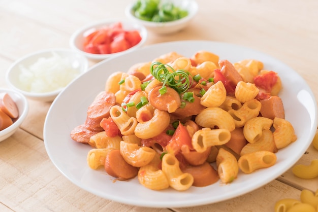 Maccheroni con salsiccia