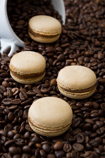 Maccheroni e chicchi di caffè francesi