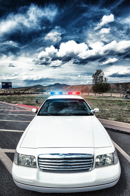 Macchina della polizia con elaborazione fotografica speciale