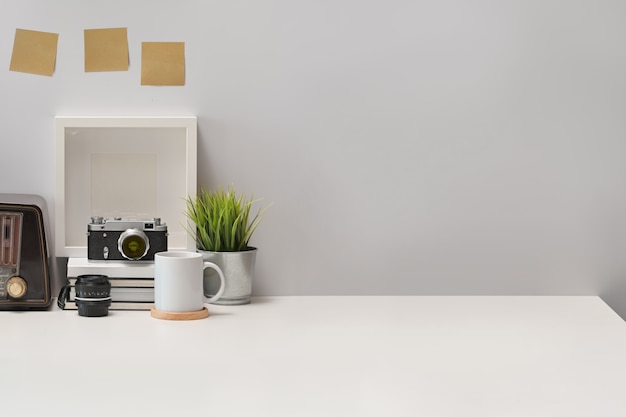 Macchina fotografica d&#39;epoca elegante scrivania sul posto di lavoro