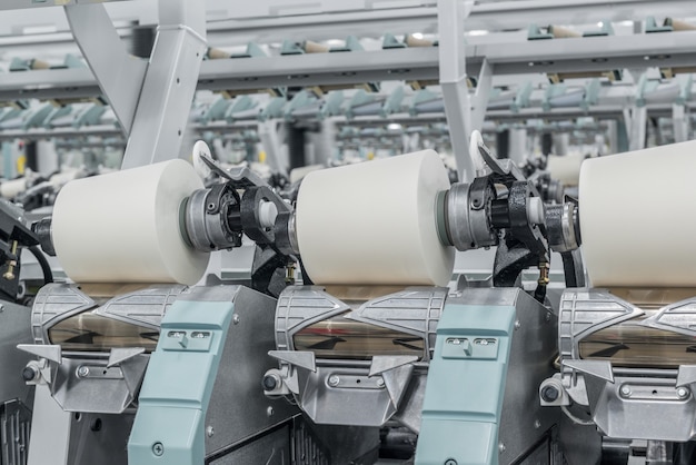 Macchinari e attrezzature in officina per la produzione di filo Fabbrica tessile industriale