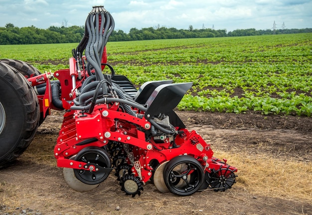 Macchine agricole, apparecchiature per la semina a traino per l'applicazione simultanea di fertilizzanti