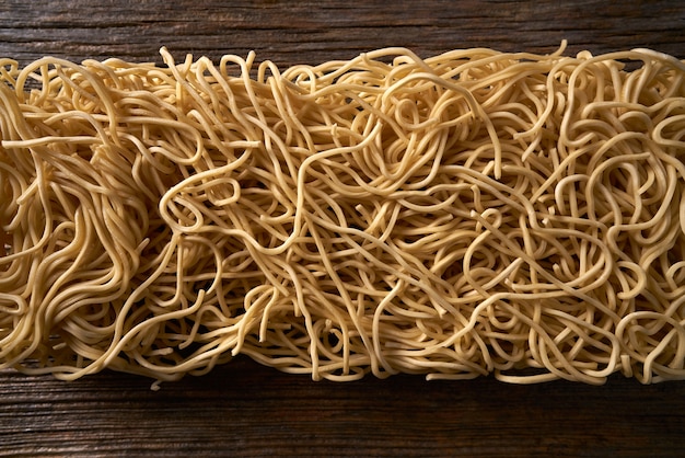 Macro asiatica della pasta delle tagliatelle del chow mein