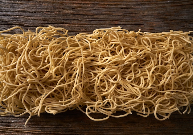 Macro asiatica della pasta delle tagliatelle del chow mein