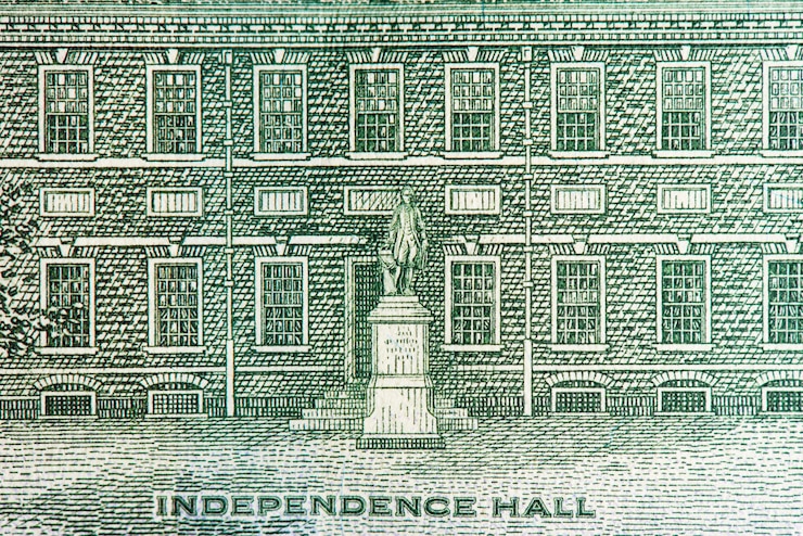 Macro di Independence Hall sulla banconota da cento dollari.