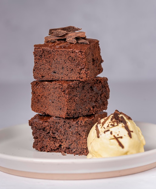 Macro fotografia alimentare di brownie con gelato