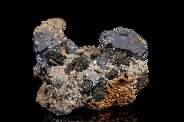 Macro minerale di pietra Galena su sfondo nero