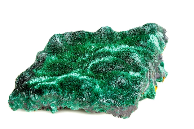 Macro pietra minerale plisoviy peluche satinato malachite su sfondo bianco