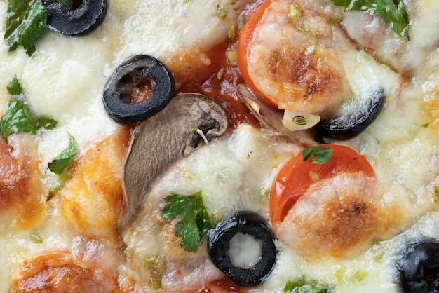 Macro shot di pizza italiana con mozzarella