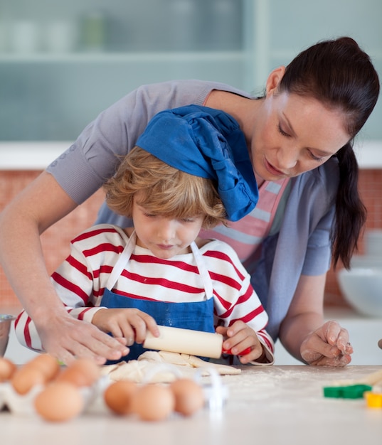 Madre che interagisce con il suo bambino